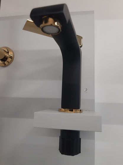 2728ece173259fe5b25632222b5f6770